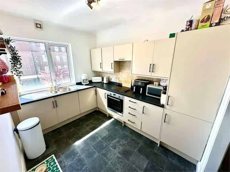 1 Bed Flat for Sale Leigh on Sea Sea Views