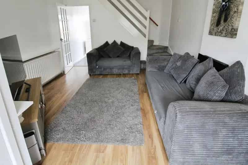 2 Bedroom House To Let Farsley