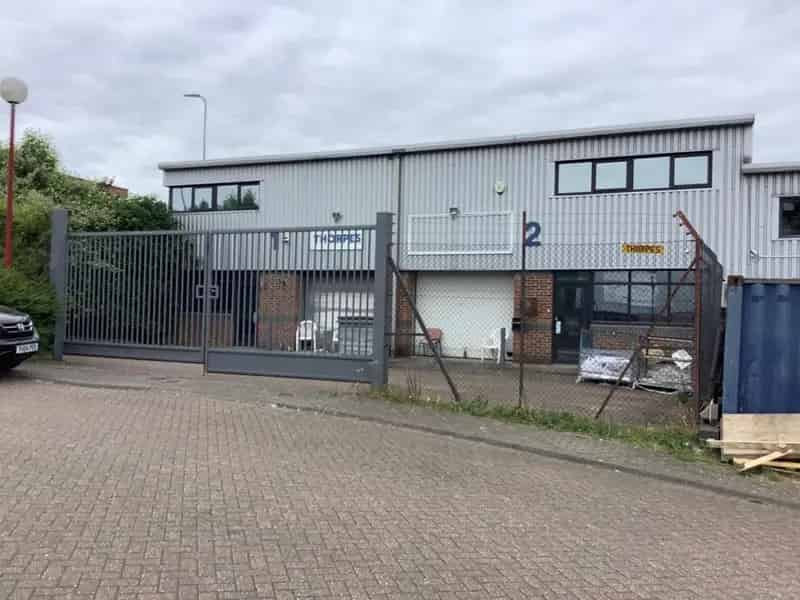 Modern Office Warehouse Building in Stevenage