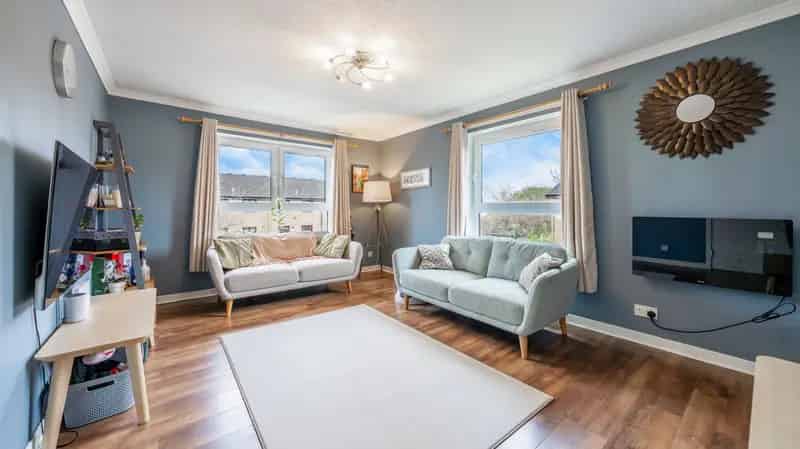 Modern 2-Bedroom Apartment in Langside with Private Parking