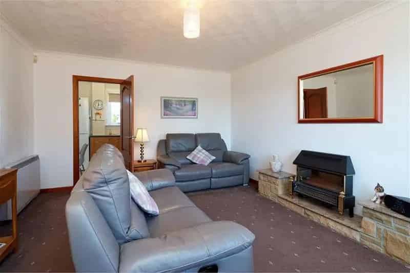 2 Bed Terraced House with Garden and Driveway