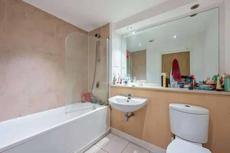2 Bed Flat for Sale in Bow
