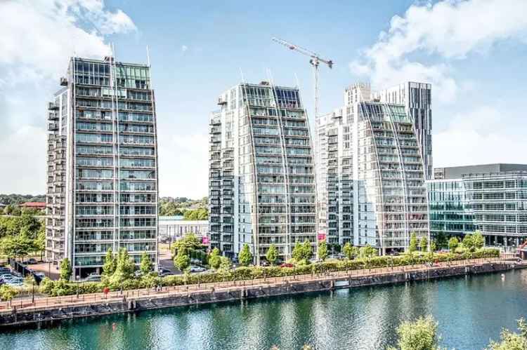 2 Bedroom Furnished Apartment Salford Quays with Parking