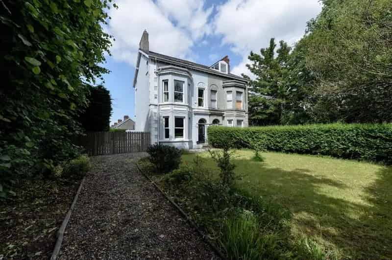 5 Bed Semi Detached House Near Ballyhackamore