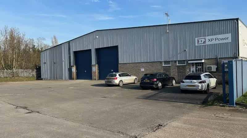 Industrial Warehouse with Mezzanine Storage To Rent