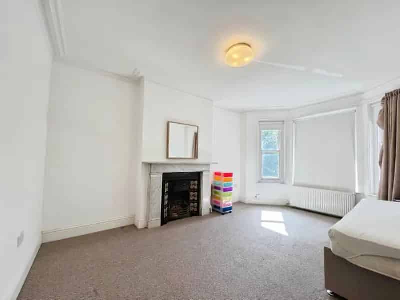 3 Bed Maisonette Folkestone Near Station No Onward Chain