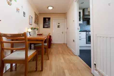 4 Bedroom House Near Burgess Park London