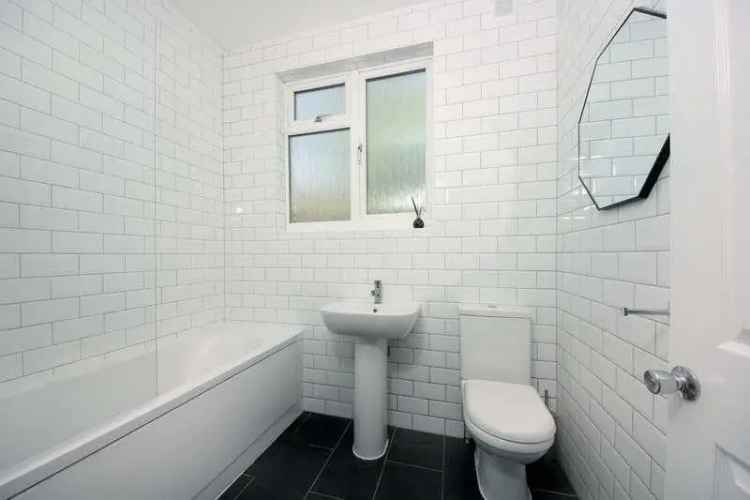 2 Bedroom Flat for Sale in Ealing Broadway