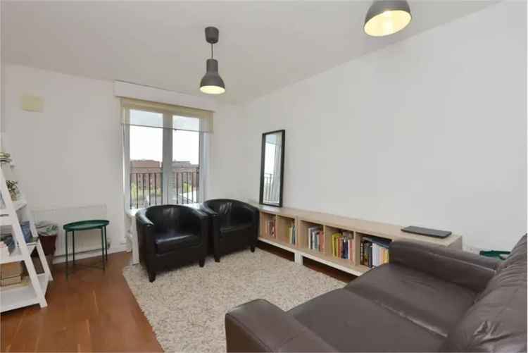 2 Bed Flat - Others with 1 Reception Room