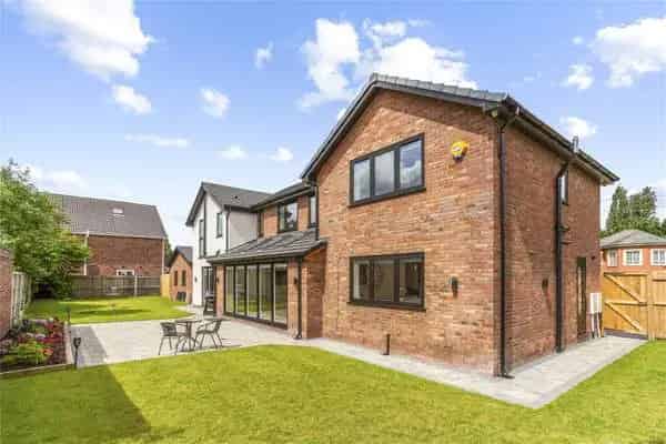 Stunning 5-Bedroom Family Home in Chester