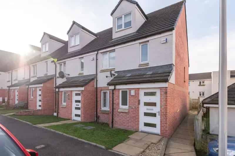 4 Bedroom End of Terrace House for Sale