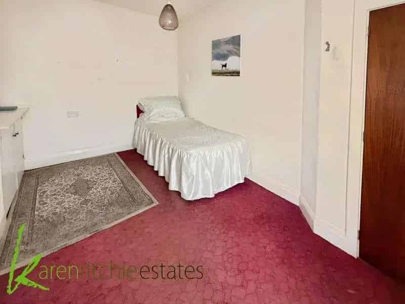 3 Bed House for Sale Near Amenities and Transport Links