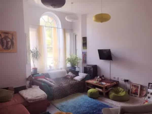 Large One Bedroom Flat Near Beach Shops and Station