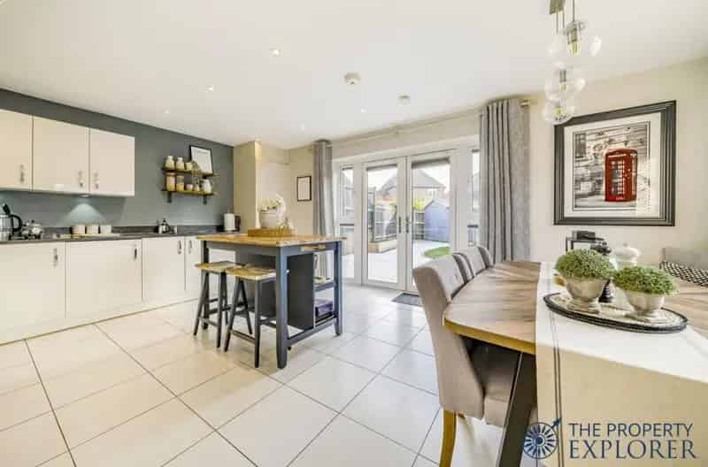 3 Bedroom Semi Detached House for Sale in Basingstoke