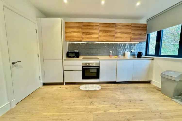 2 Bed Flat Zero Deposit Secure Entry Modern Kitchen Large Double Bedroom