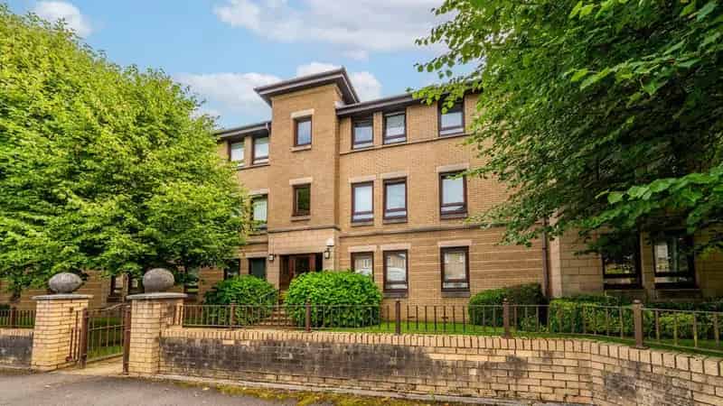 3 Bedroom Flat for Sale Shawlands