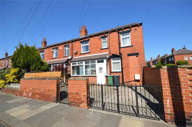 2 Bed End Terrace House Near M62 M1 Motorway Links