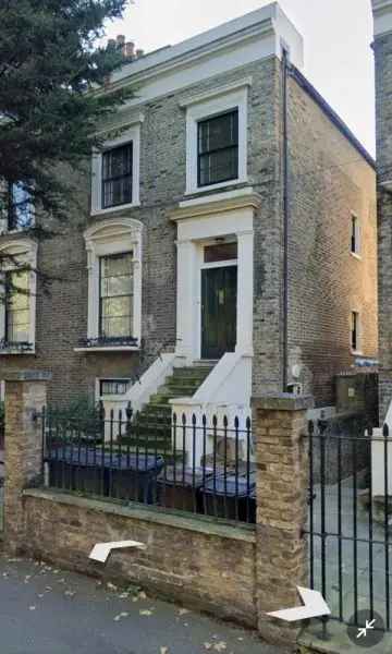 3 Bedroom Semi Detached Flat Near Mare Street