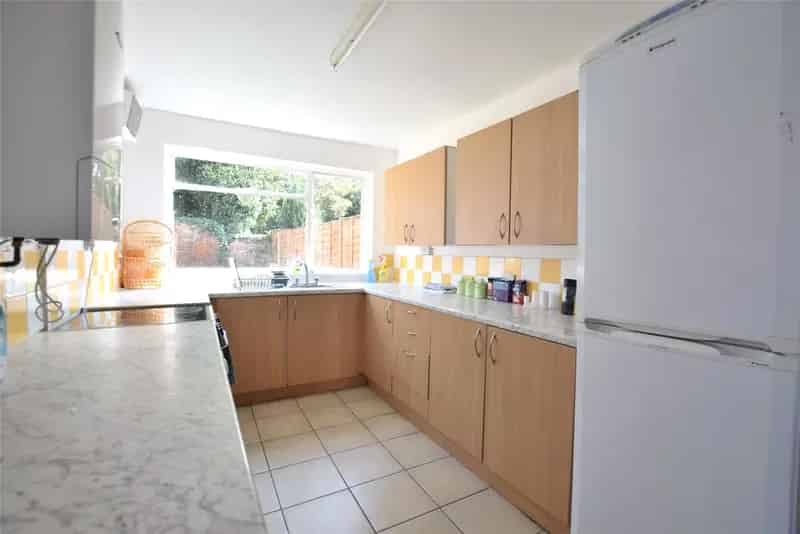 Four Bedroom Student House Near Gloucester Docks