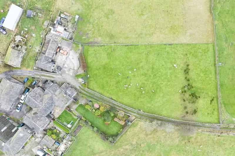 3 Bedroom End Terrace House with 2.3 Acres and Studio