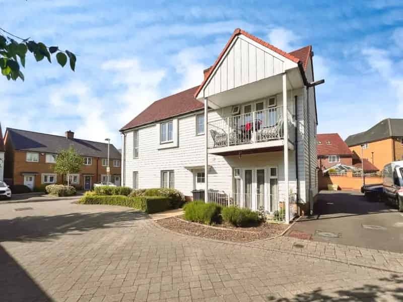 2 bedroom Flat
 For Sale
