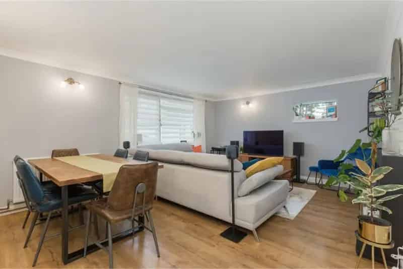 2 Bed Flat Ground Floor Edinburgh EH4 Private Garage
