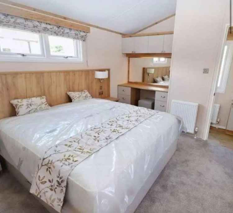 2 Bed Lakeside Lodge for Sale