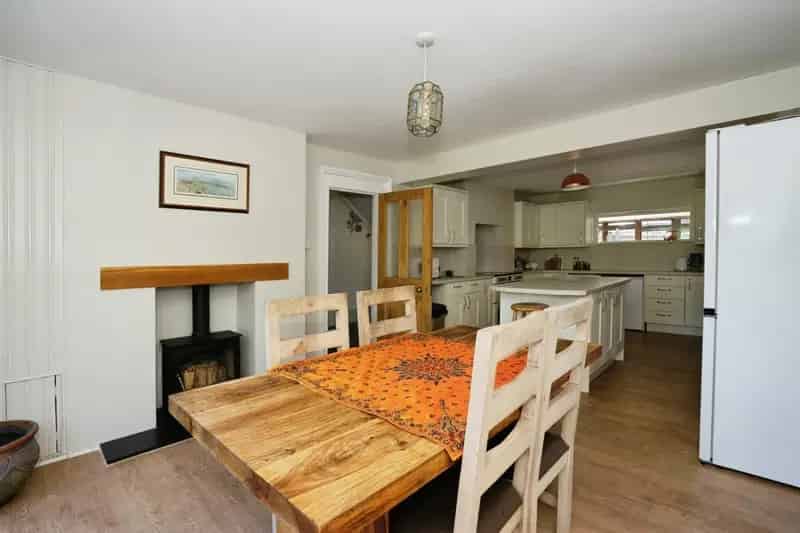 Six Bedroom Semi Detached House Upperton Eastbourne