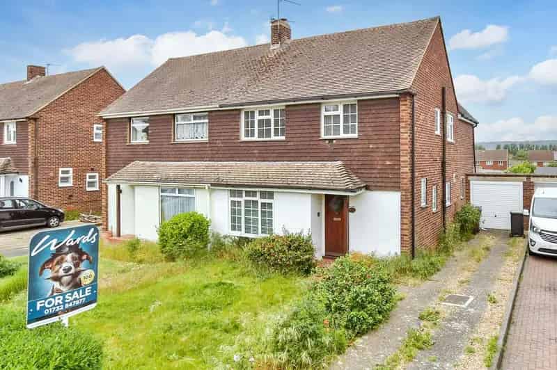 3 Bedroom Semi-Detached House for Sale Greenacres Development