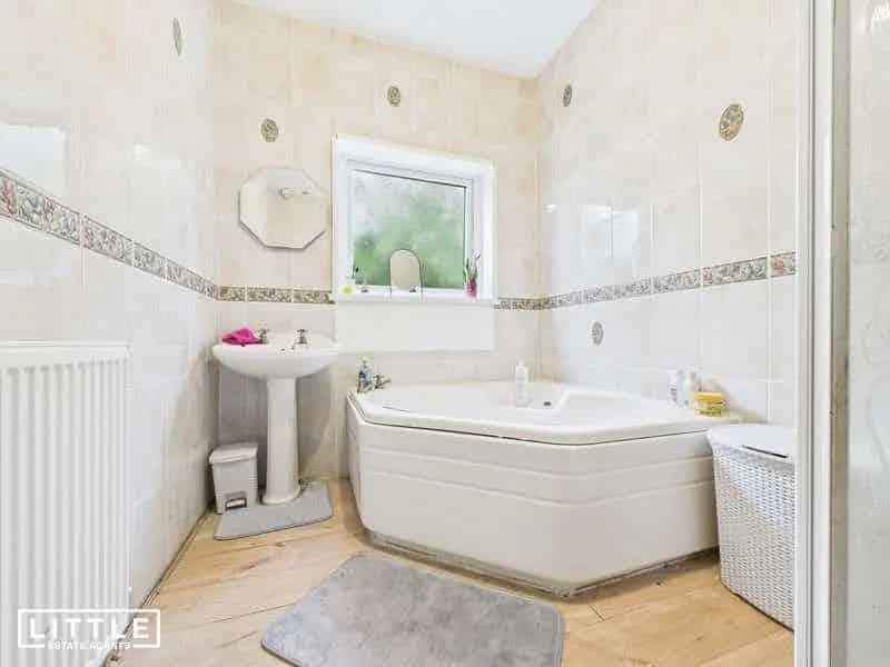 4 bed house for sale