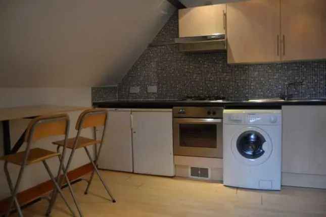 Modern 1-Bedroom Flat to Rent in Cardiff CF24 Near Transport Links