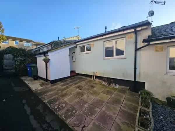 Two Bed Bungalow Bracknell 55 Plus Pets Allowed