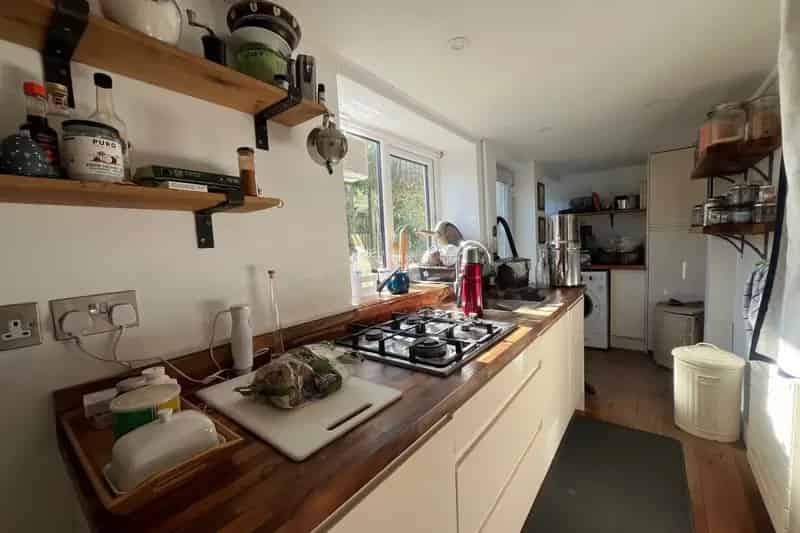 Charming 3-Bedroom Cottage in Frome - Zero Deposit Available