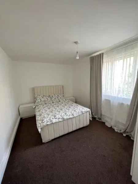 Flat For Rent in Sheffield, England