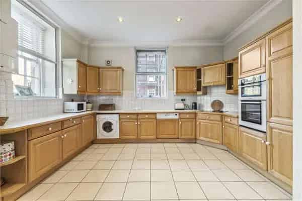Ground Floor Apartment in Historic Building Winchester