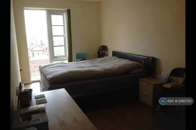 1 Bedroom Flat Top Floor Apartment Westside Two