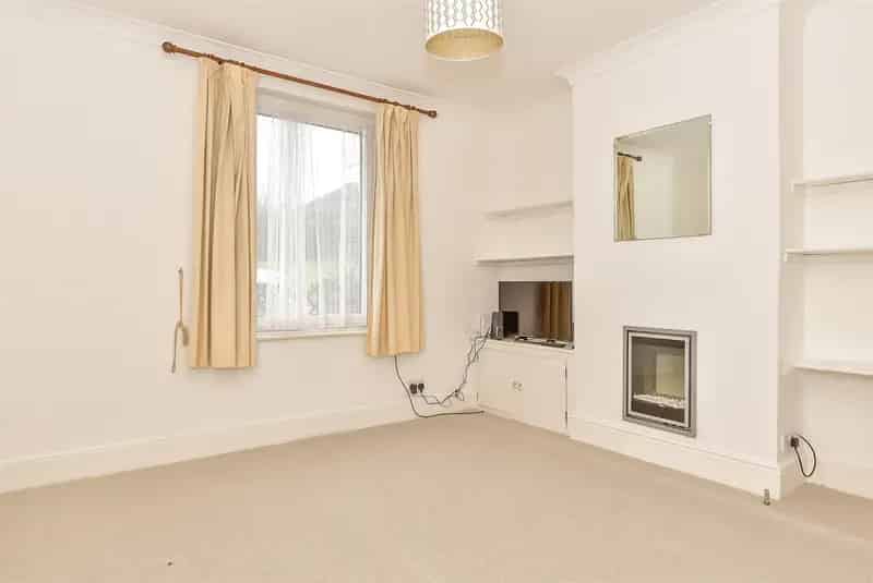 3 Bedroom Semi-Detached House for Sale in Tonbridge