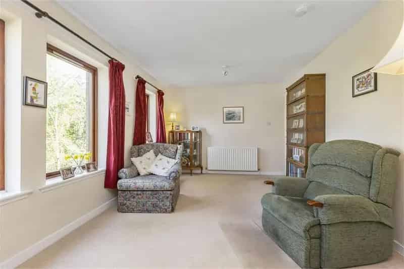 2 Bed Flat First Floor 1 Reception Room