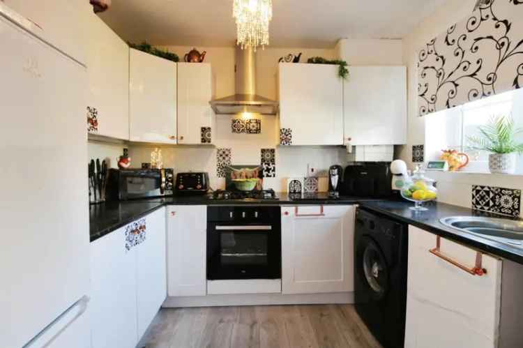 3 Bedroom End Terrace House For Sale