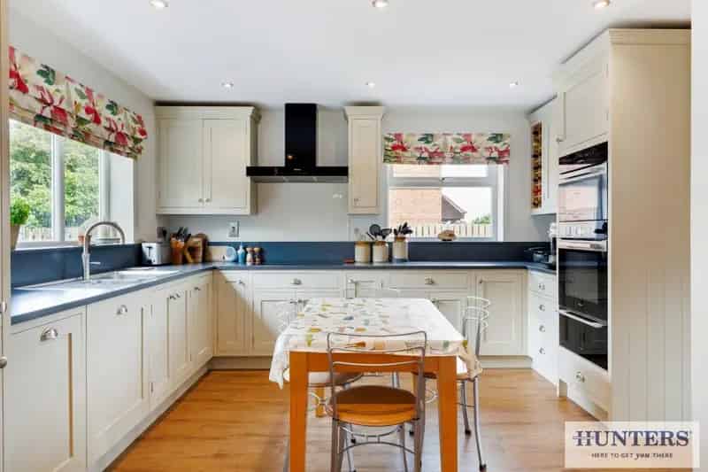 4 Bedroom Detached House For Sale in Wistow