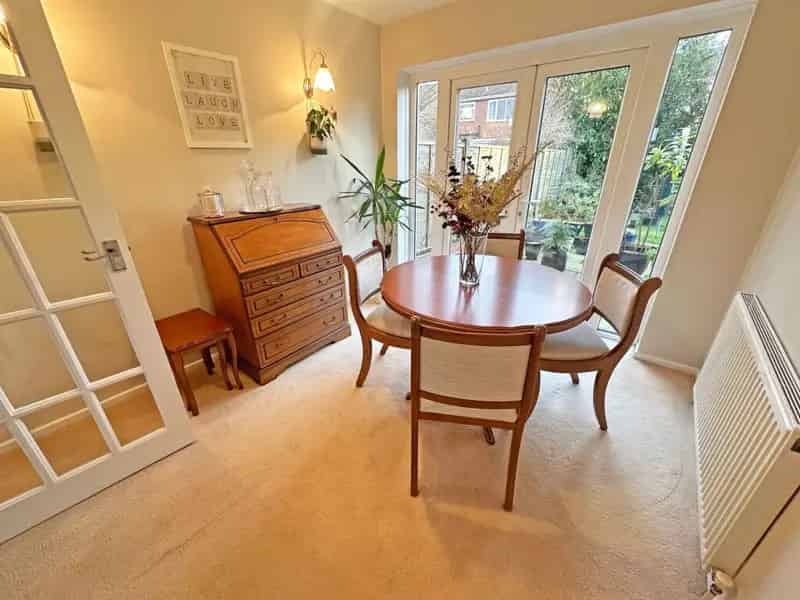 4 Bedroom Link Detached House for Sale