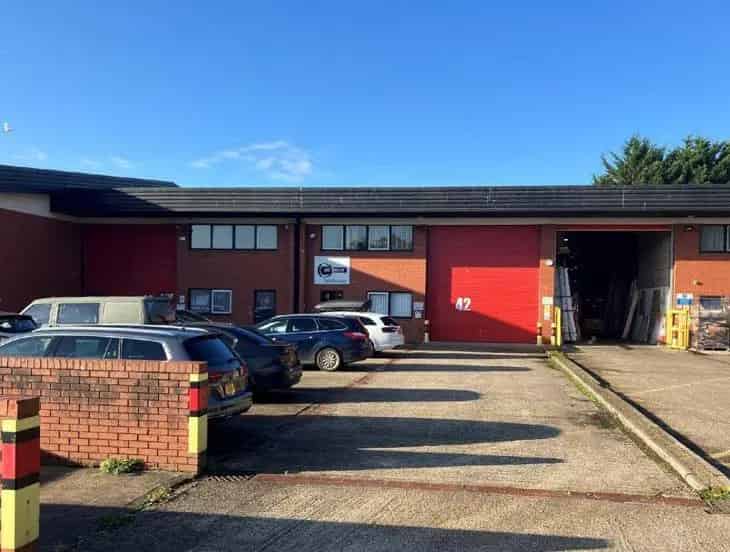 Modern Industrial Warehouse Unit To Let