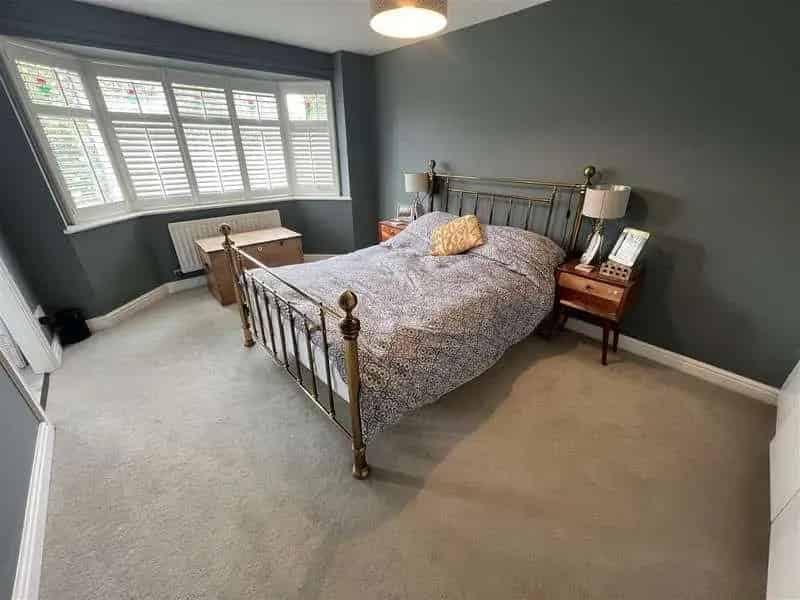 4 Bed House for Sale Modern Family Home with Garage and Garden