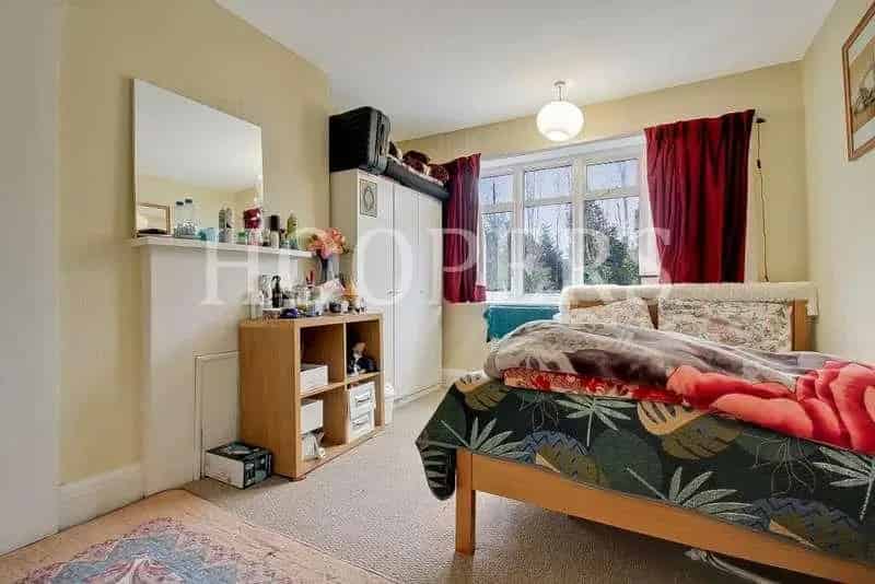 3 Bed Semi-Detached House for Sale Large Garden Garage