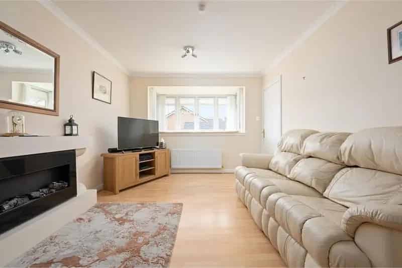 2 Bed Semi-Detached Bungalow with Garden and Garage