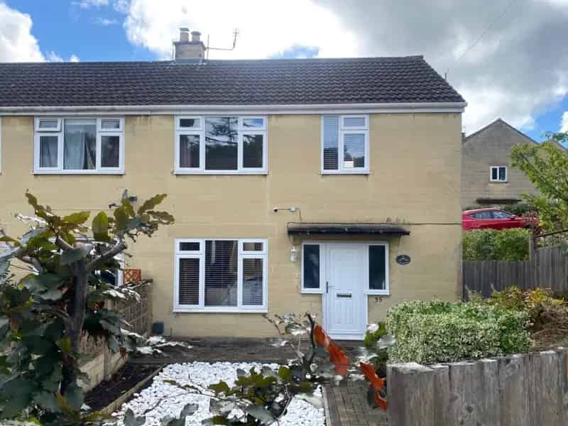 3 Bedroom Semi-Detached House to Rent