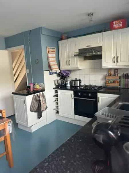 3 Bedroom House with Large Kitchen and Lounge