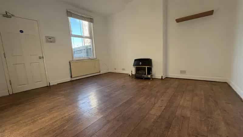 5 Bedroom City Centre Terrace House to Rent