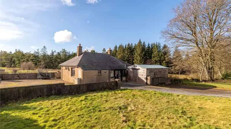 Auchanland Bungalow: Spacious Detached Home Near Cornhill