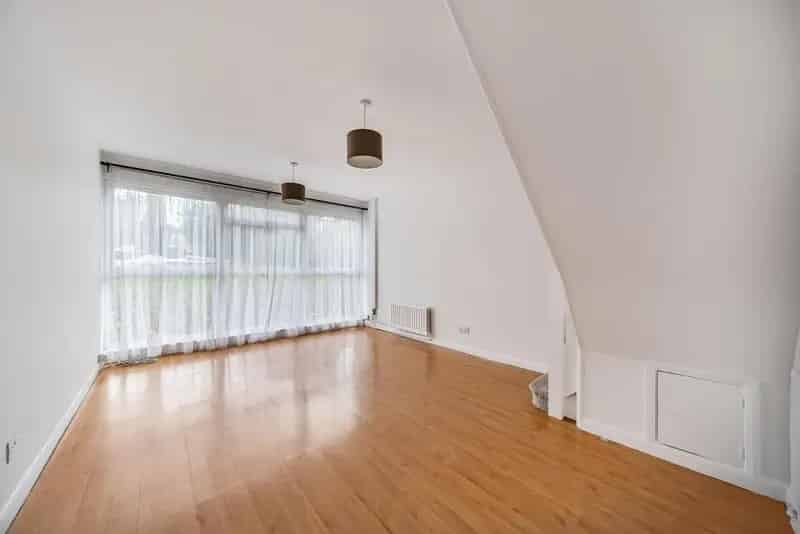 Flat For Sale , London, England